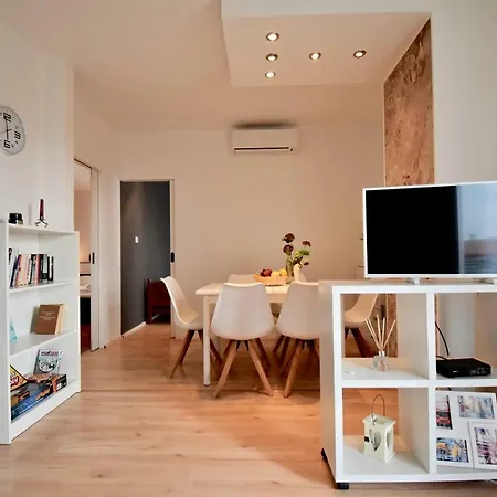 With Spacious Terrace / 2 Bedrooms *
