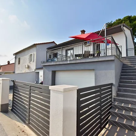 With Spacious Terrace / 2 Bedrooms * Póla