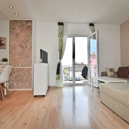 With Spacious Terrace / 2 Bedrooms Apartment