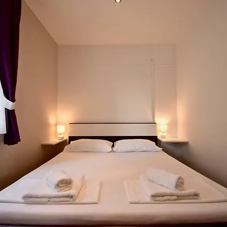 With Spacious Terrace / 2 Bedrooms Apartman *
