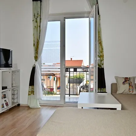With Spacious Terrace / 2 Bedrooms Póla